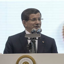 PM Davutoglu meets foreign investors in Türkiye, pledges less red tape for investments