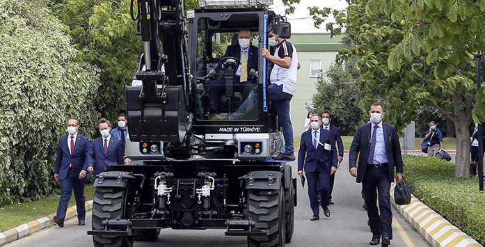 President Erdoğan Tested Türkiye’s Award-winning First Homegrown Electric Excavator