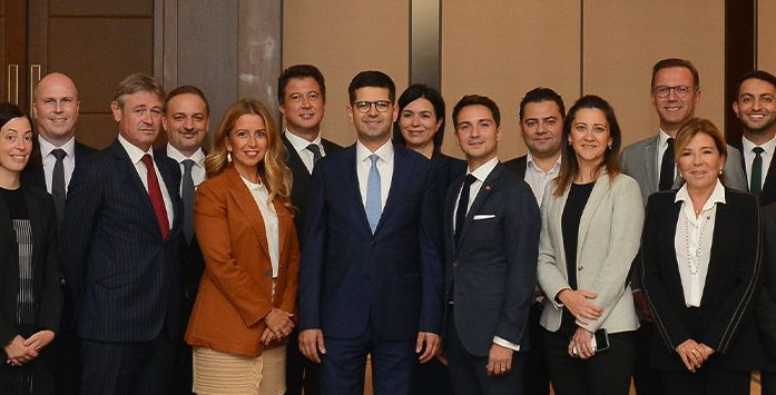 Investment Office Hosts Roundtable Meeting for Swiss Businesspeople